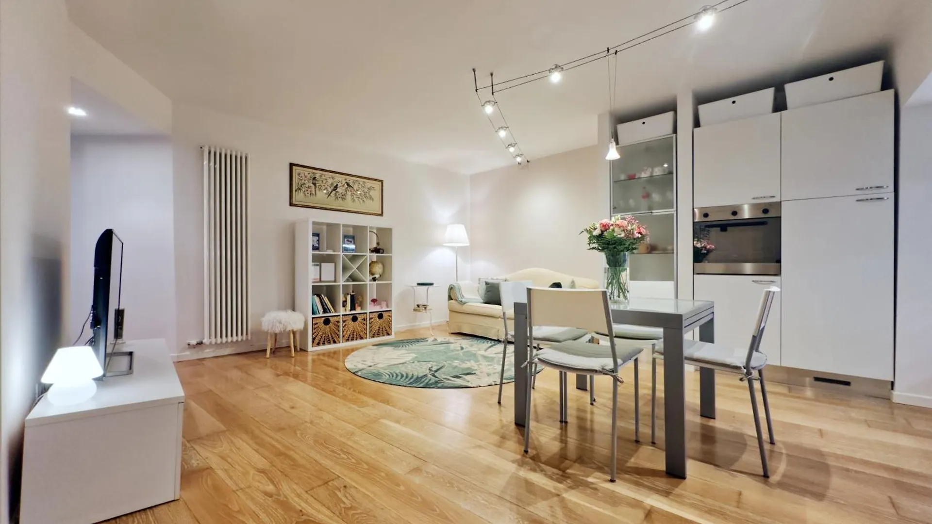 Elegant Apartment In Corso Palladio! contacts